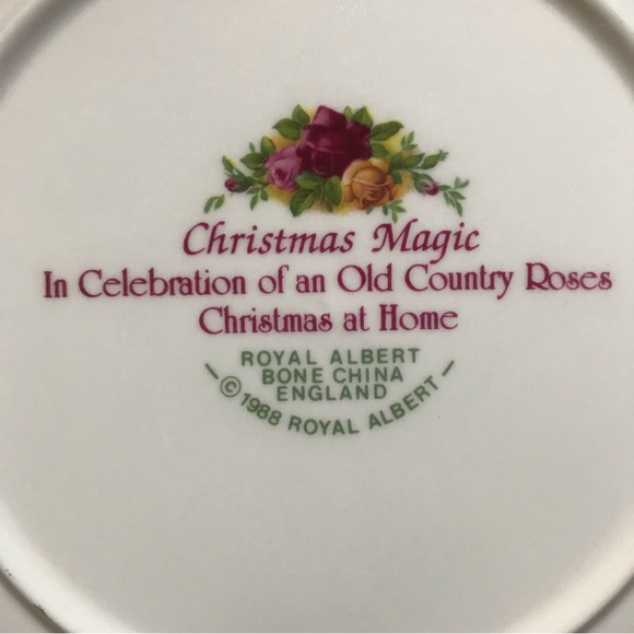 Royal Albert Plate - Christmas at Home Christmas Magic Collector Plate 1988 - Picture 3 of 7
